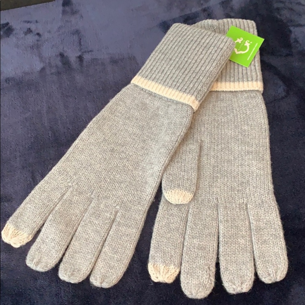 Gray & White C. Wonder Gloves 🧤